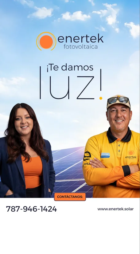 Anuncio en story de Enertek, “¡Te damos luz!”, con dos miembros del equipo junto a placas solares